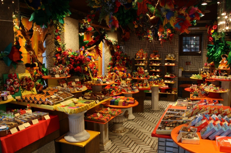 vente-ROQUESTERON-min_candy_store_chocolate_shop_chocolate_switzerland-393515